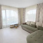 La Sea View & Beachfront Apartment Warna