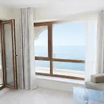 La Sea View & Beachfront * Warna