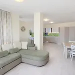 Apartment La Sea View & Beachfront Warna