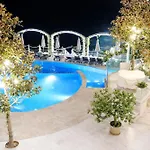La Sea View & Beachfront Apartment