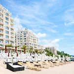 Apartment La Sea View & Beachfront