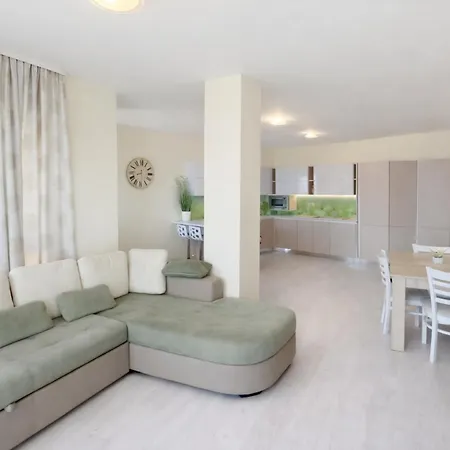 Апартамент La Sea View & Beachfront Варна