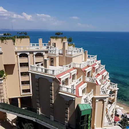 Apartment La Sea View & Beachfront Warna