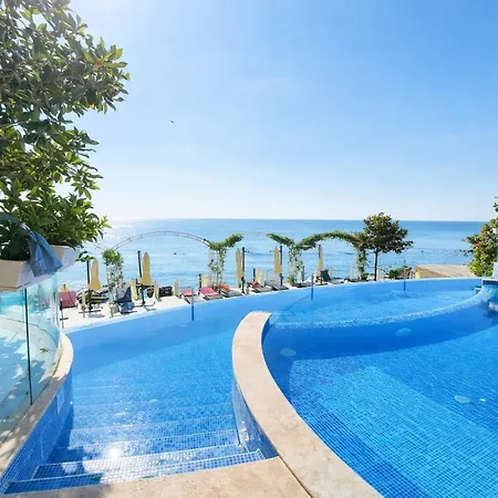La Sea View & Beachfront Apartman