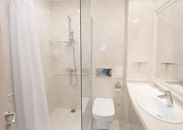 La Sea View & Beachfront Апартаменты *