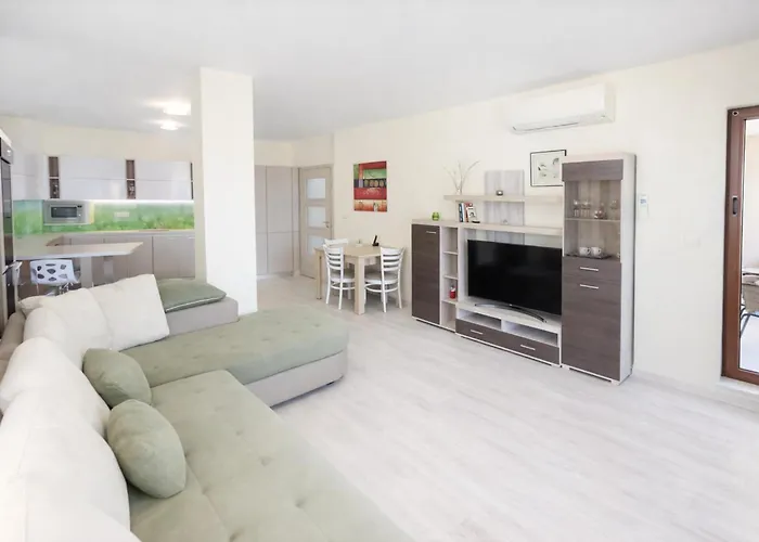 Апартаменты La Sea View & Beachfront *